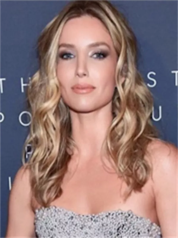 Annabelle Wallis