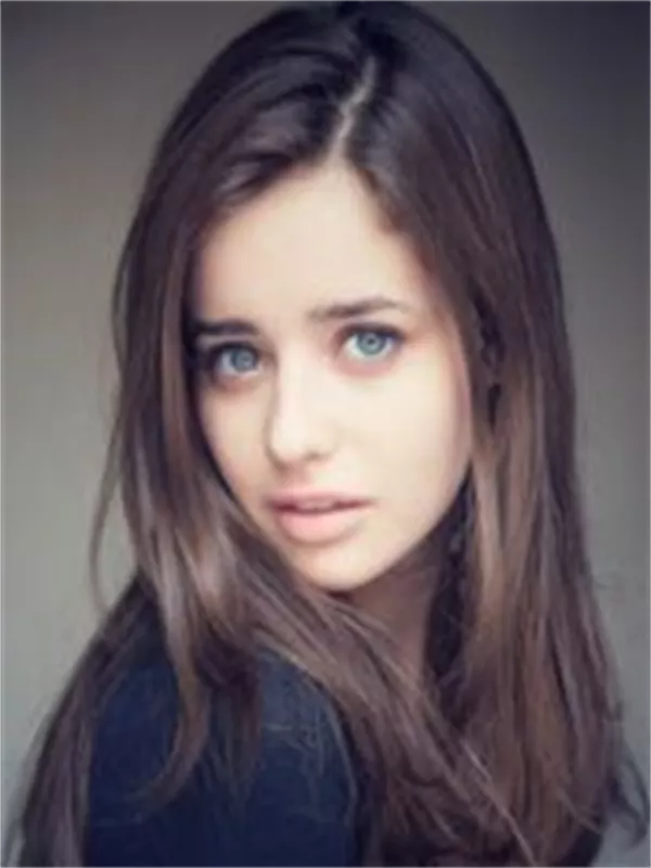 Holly Earl