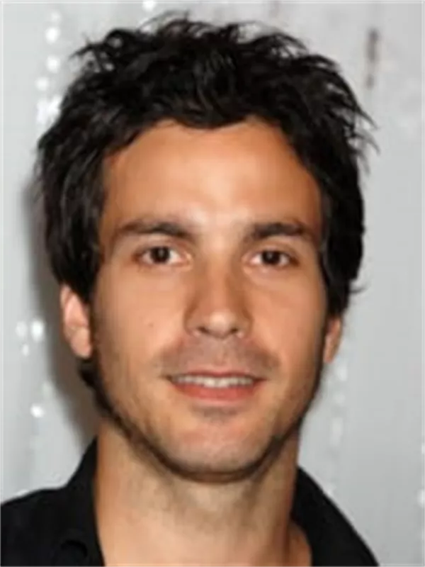 Santiago Cabrera